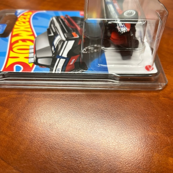 Hot Wheels 2022 Treasure Hunt - 1987 Dodge D100 pickup #186/250 - Picture 5 of 6